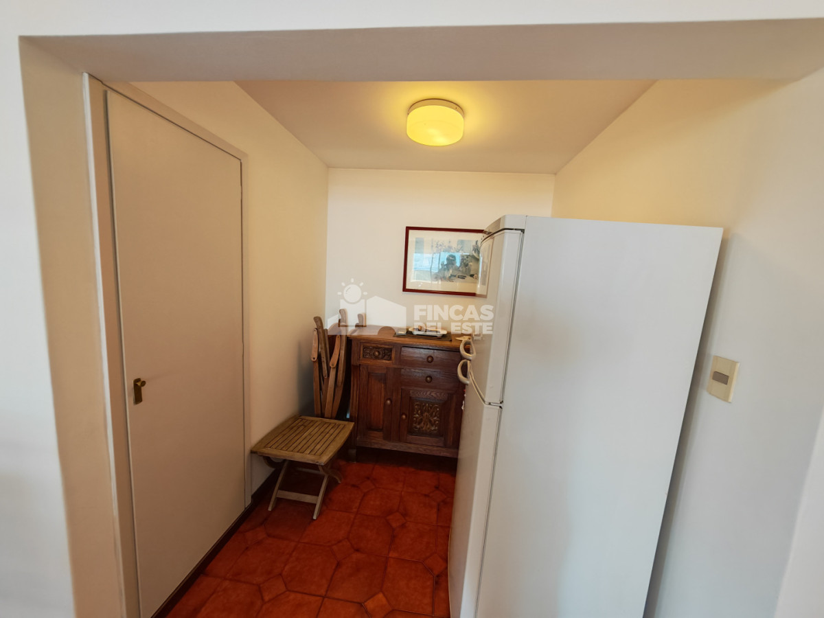 Apartamento ID.2574/Punta-Del-Este-Primera-Línea--Apartamento-Con-Parrillero,-3-Dormitorios-Y-Vista-Al-Mar - Punta Del Este Primera Línea — Apartamento Con Parrillero, 3 Dormitorios Y Vista Al Mar