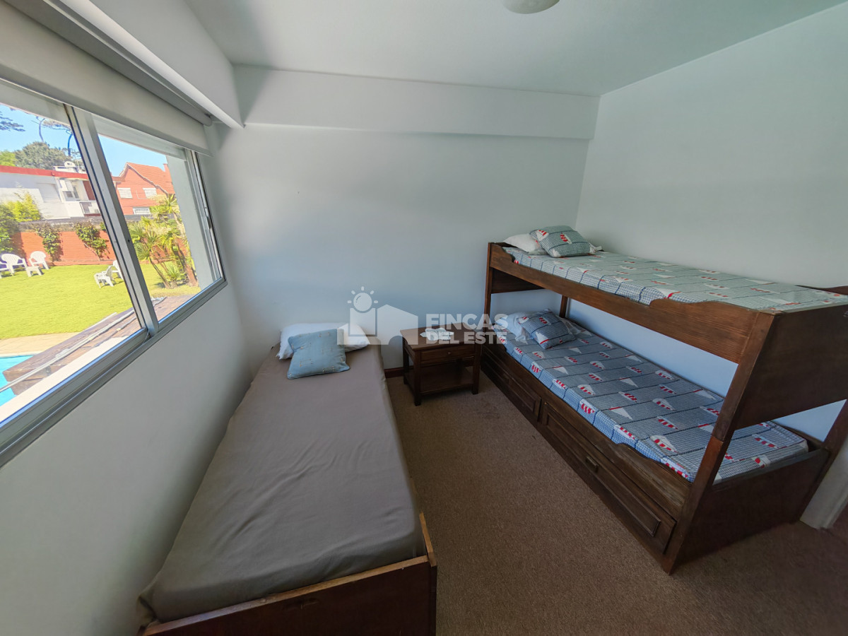 Apartamento ID.2574/Punta-Del-Este-Primera-Línea--Apartamento-Con-Parrillero,-3-Dormitorios-Y-Vista-Al-Mar - Punta Del Este Primera Línea — Apartamento Con Parrillero, 3 Dormitorios Y Vista Al Mar