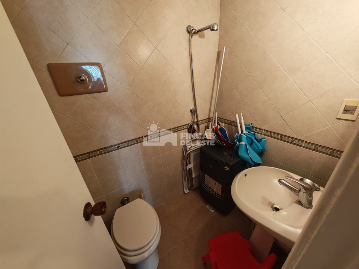 Apartamento ID.2574/Punta-Del-Este-Primera-Línea--Apartamento-Con-Parrillero,-3-Dormitorios-Y-Vista-Al-Mar - Punta Del Este Primera Línea — Apartamento Con Parrillero, 3 Dormitorios Y Vista Al Mar