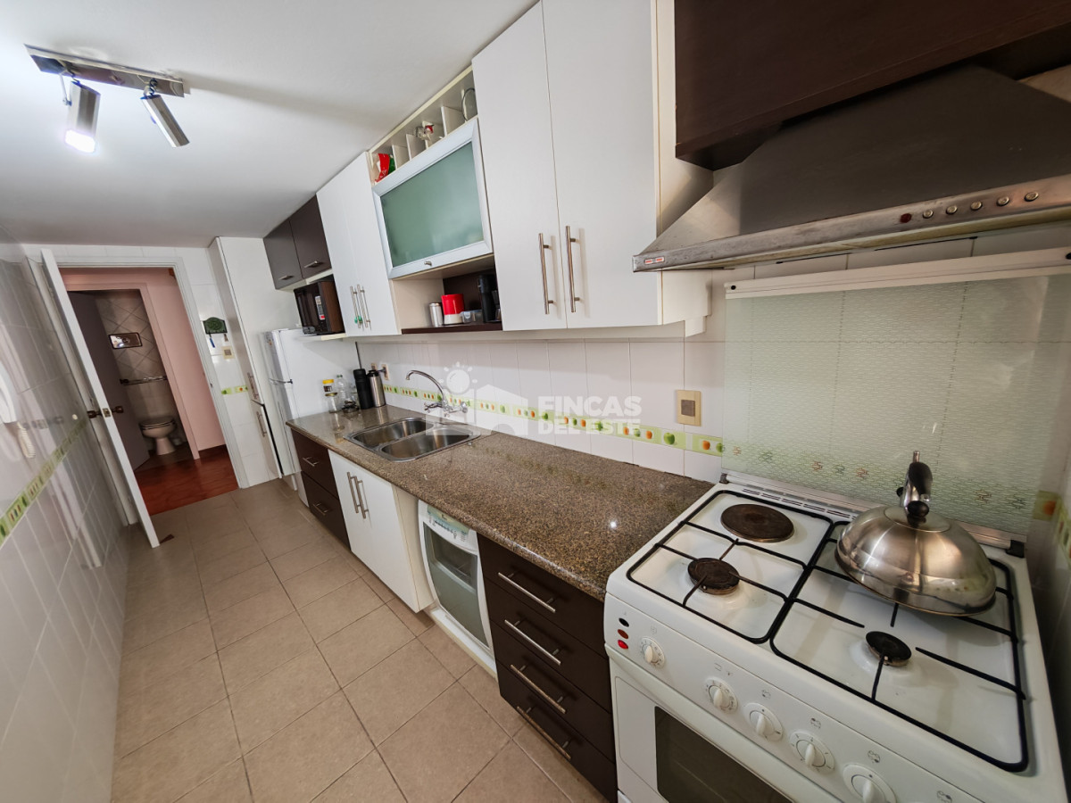 Apartamento ID.2574/Punta-Del-Este-Primera-Línea--Apartamento-Con-Parrillero,-3-Dormitorios-Y-Vista-Al-Mar - Punta Del Este Primera Línea — Apartamento Con Parrillero, 3 Dormitorios Y Vista Al Mar