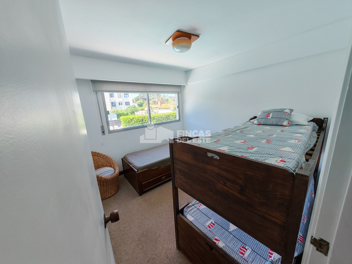 Apartamento ID.2574/Punta-Del-Este-Primera-Línea--Apartamento-Con-Parrillero,-3-Dormitorios-Y-Vista-Al-Mar - Punta Del Este Primera Línea — Apartamento Con Parrillero, 3 Dormitorios Y Vista Al Mar