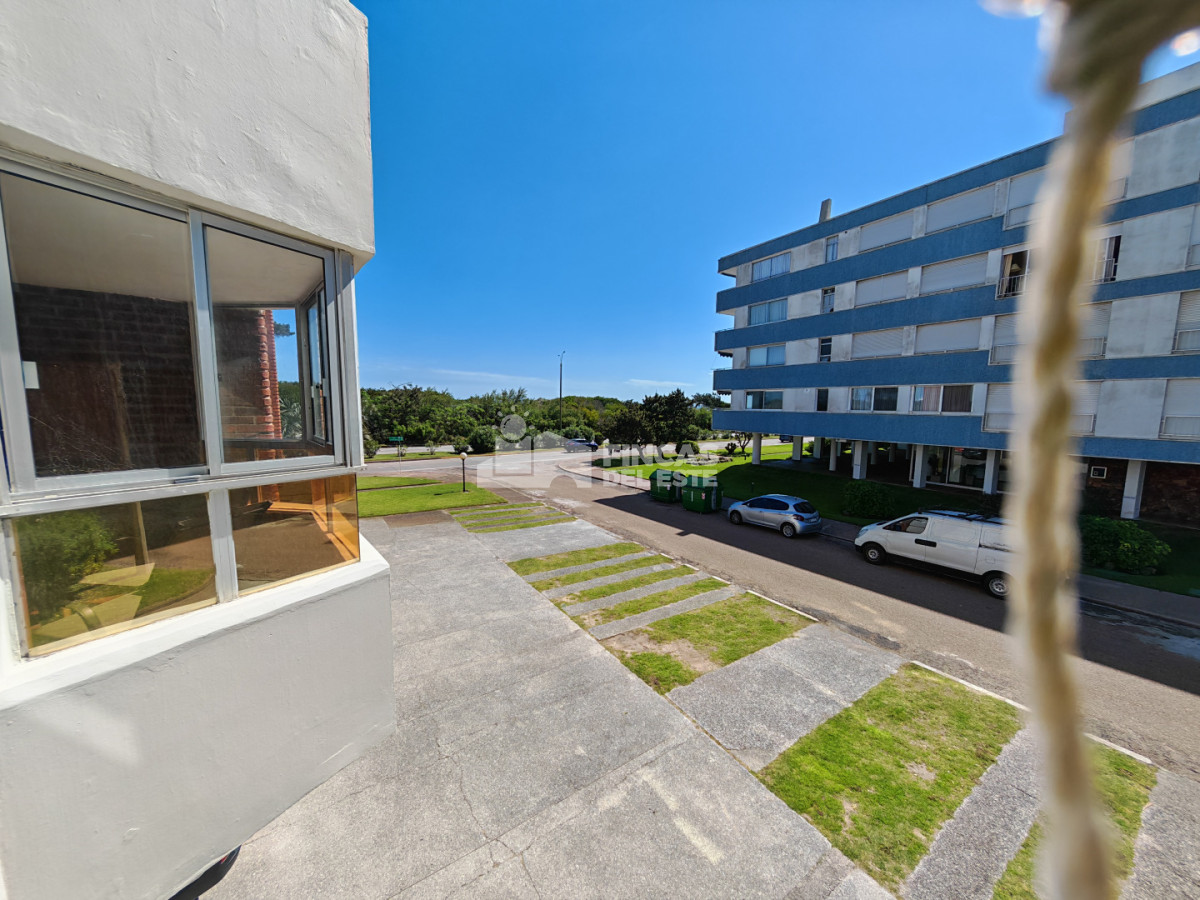 Apartamento ID.2574/Punta-Del-Este-Primera-Línea--Apartamento-Con-Parrillero,-3-Dormitorios-Y-Vista-Al-Mar - Punta Del Este Primera Línea — Apartamento Con Parrillero, 3 Dormitorios Y Vista Al Mar