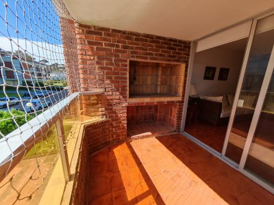 Punta Del Este Primera Línea — Apartamento Con Parrillero, 3 Dormitorios Y Vista Al Mar