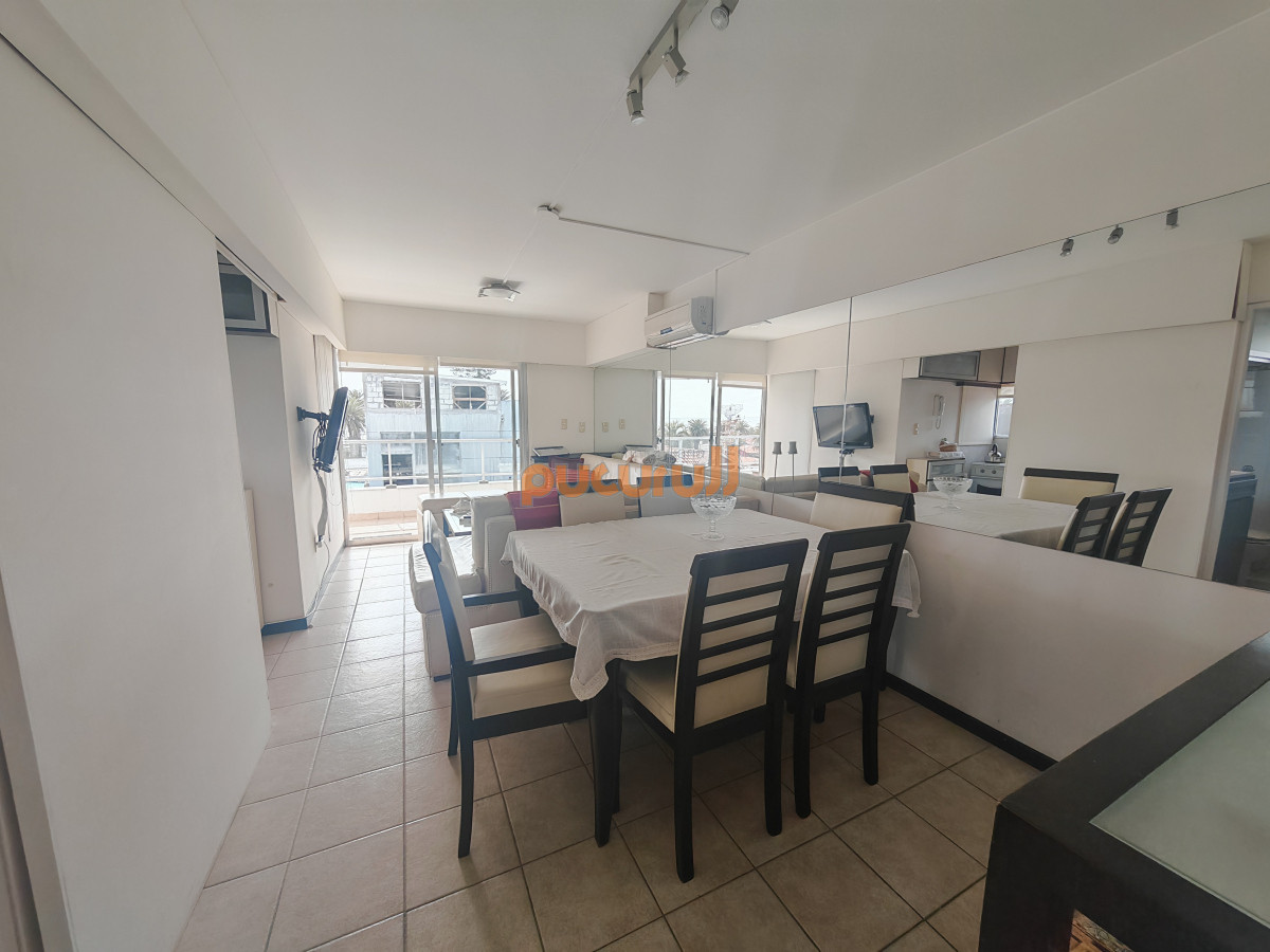 Apartamento ID.2323 - Apartamento en venta de 1 dormitorio y medio en Punta del este buen sol y vista al mar