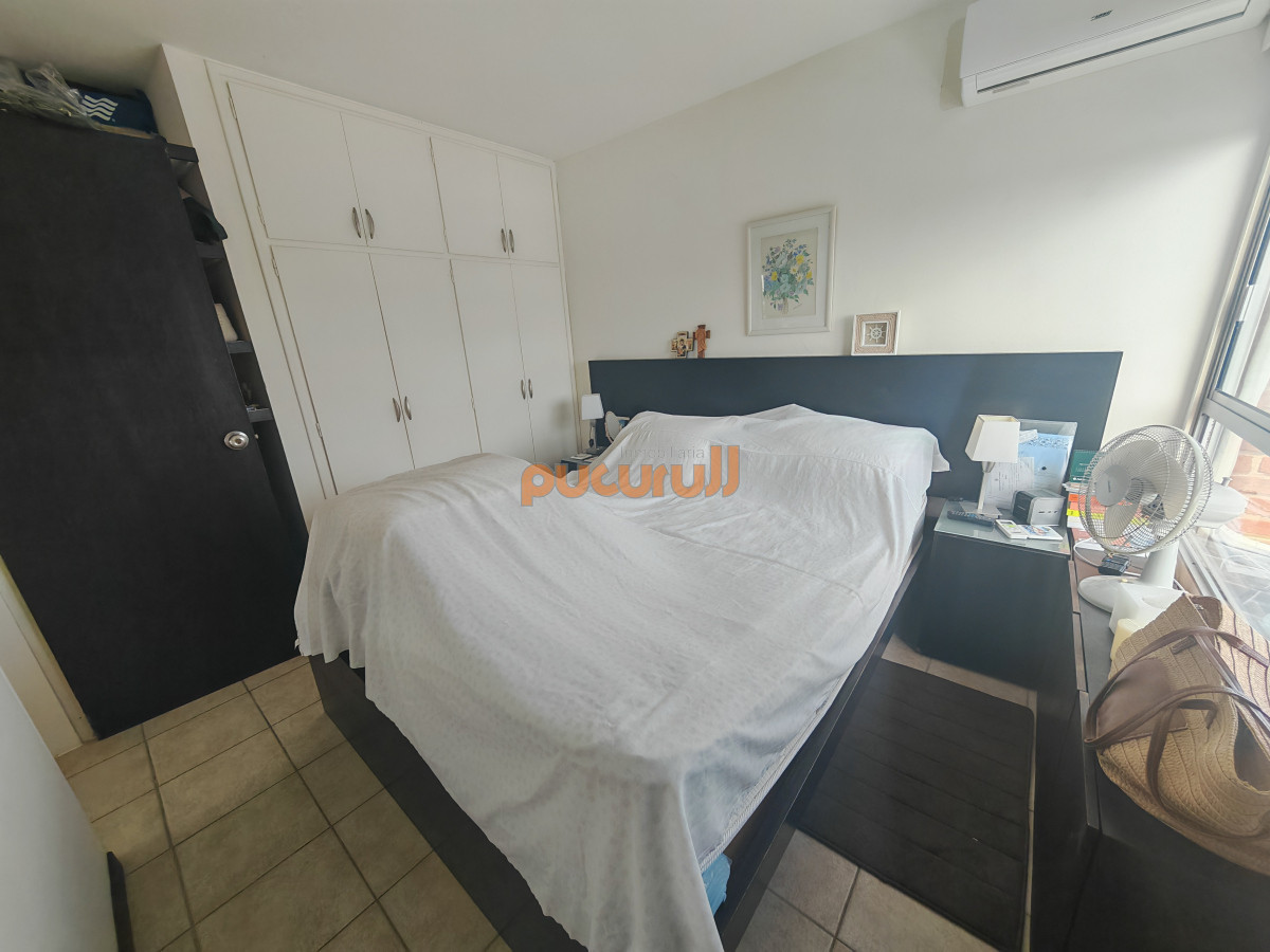 Apartamento ID.2323 - Apartamento en venta de 1 dormitorio y medio en Punta del este buen sol y vista al mar