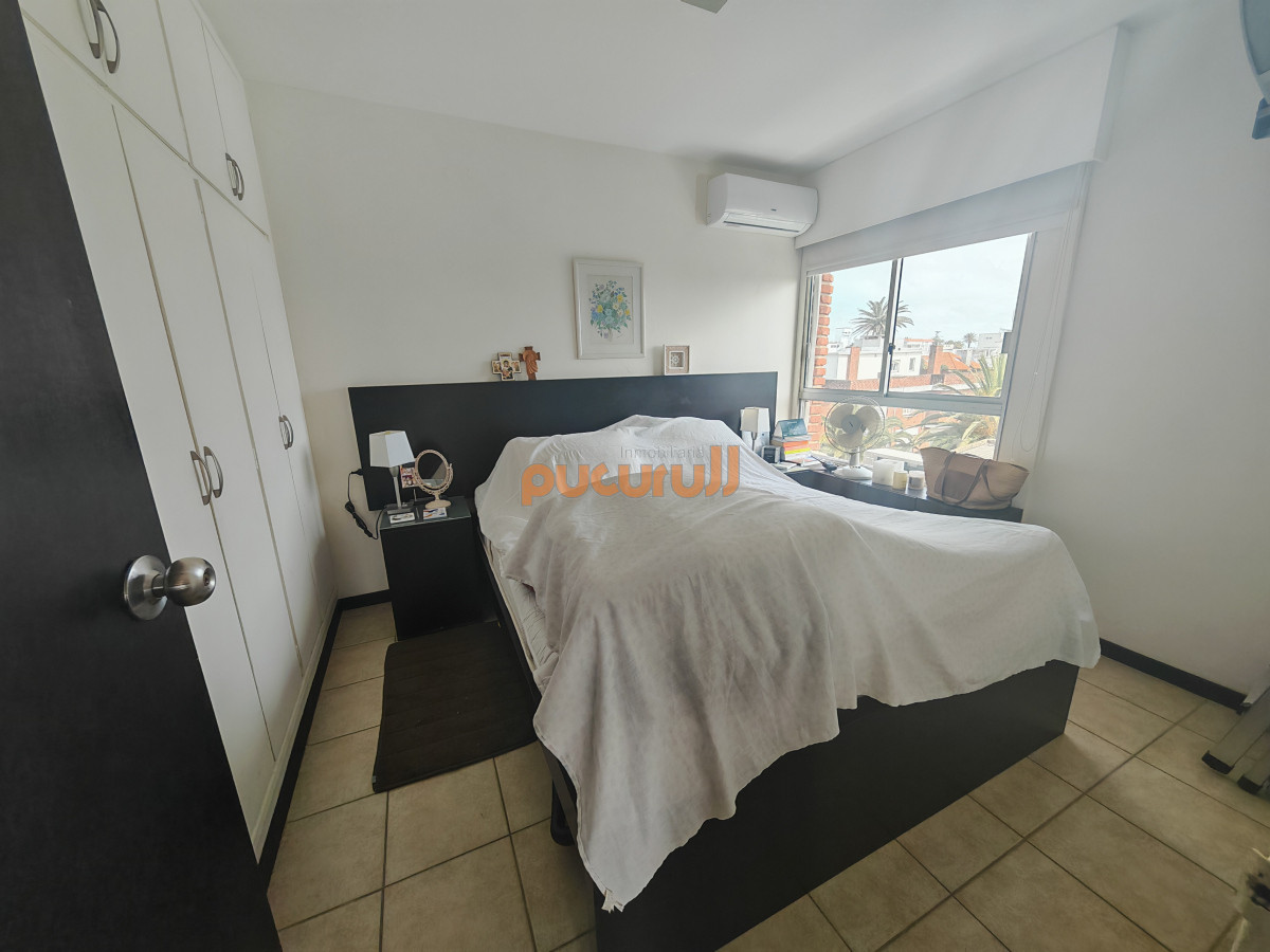 Apartamento ID.2323 - Apartamento en venta de 1 dormitorio y medio en Punta del este buen sol y vista al mar