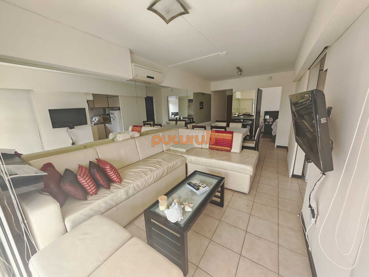Apartamento ID.2323 - Apartamento en venta de 1 dormitorio y medio en Punta del este buen sol y vista al mar