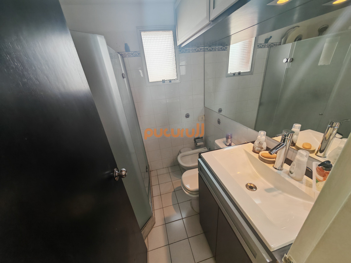 Apartamento ID.2323 - Apartamento en venta de 1 dormitorio y medio en Punta del este buen sol y vista al mar