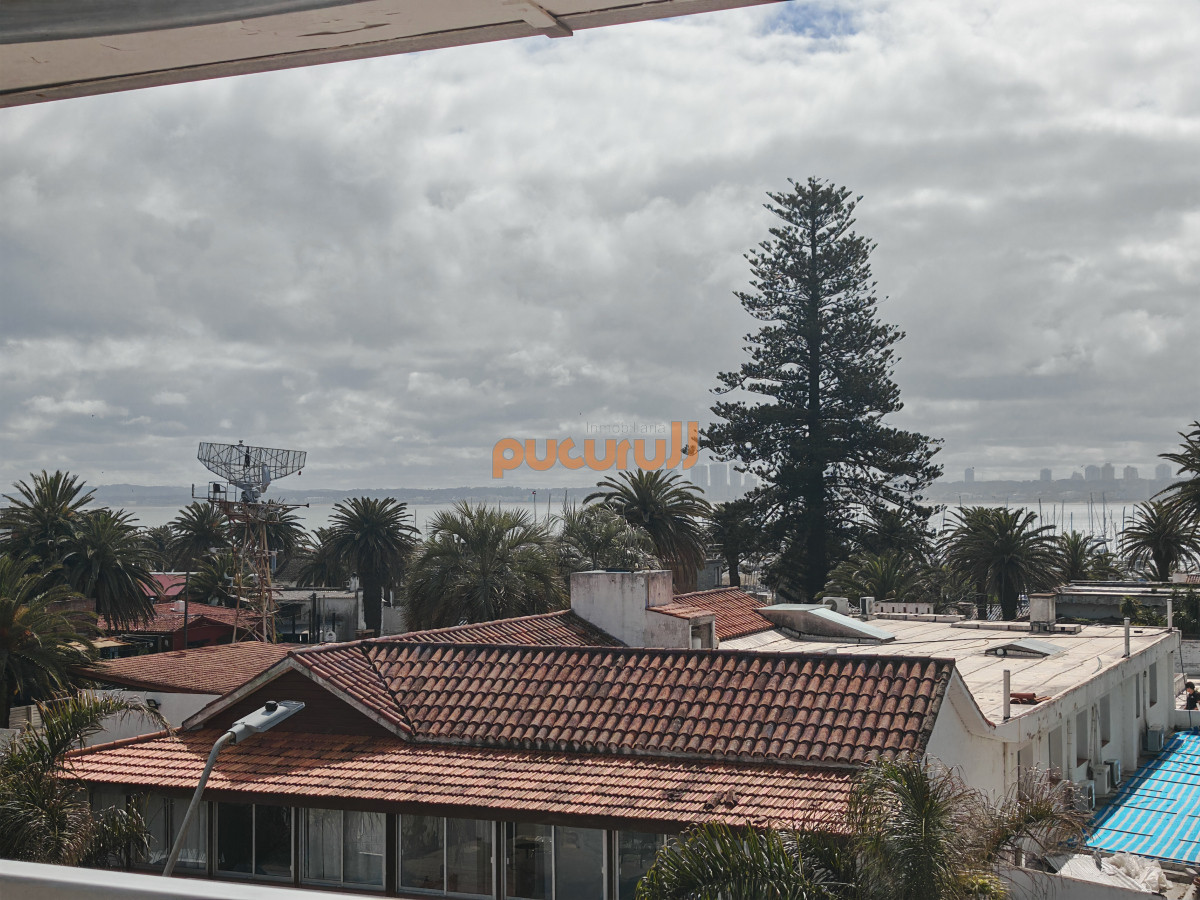Apartamento ID.2323 - Apartamento en venta de 1 dormitorio y medio en Punta del este buen sol y vista al mar