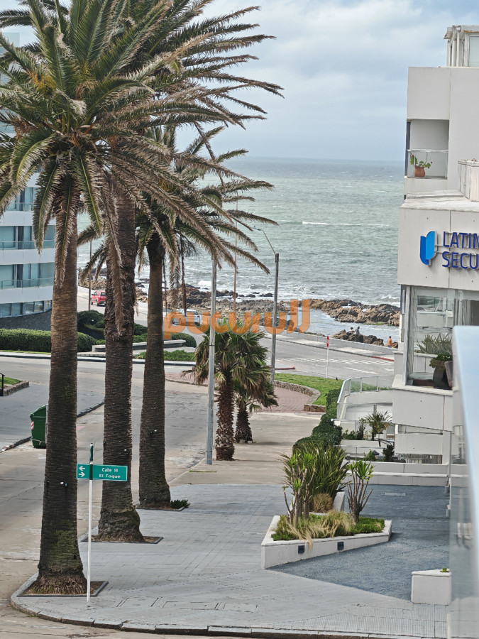 Apartamento ID.2323 - Apartamento en venta de 1 dormitorio y medio en Punta del este buen sol y vista al mar