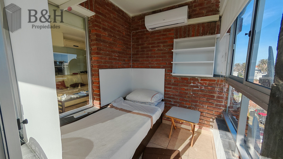 Apartamento ID.5881 - Apartamento en venta de 1 dormitorio y medio en Punta del este buen sol y vista al mar