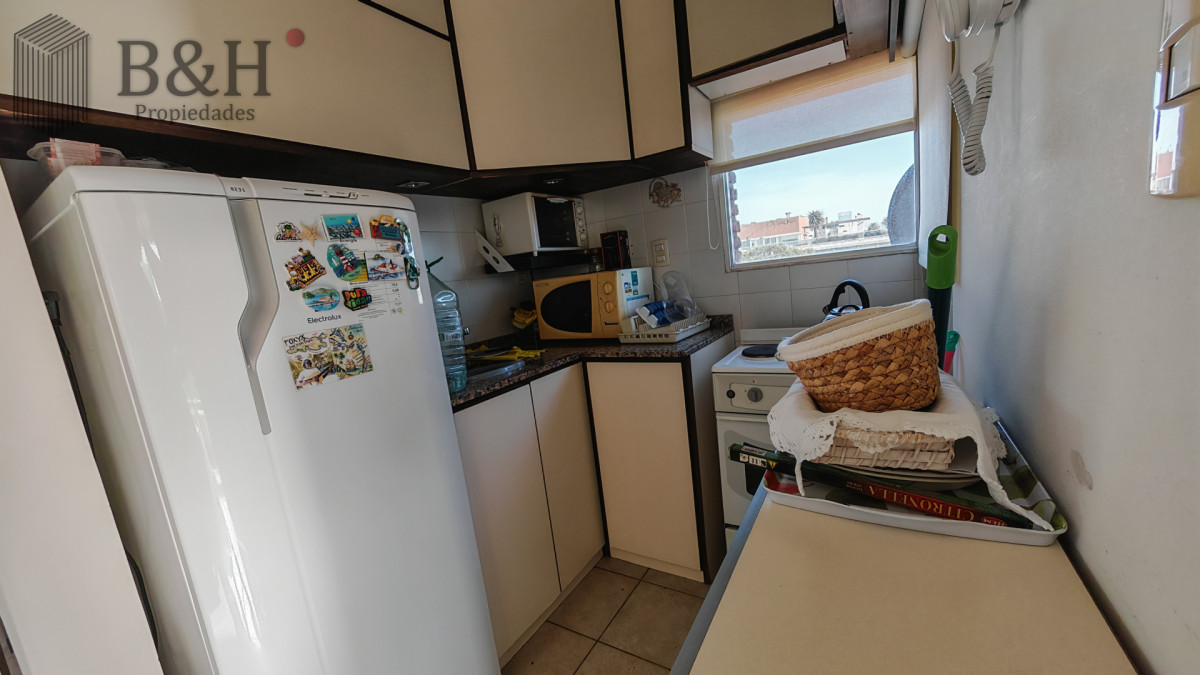 Apartamento ID.5881 - Apartamento en venta de 1 dormitorio y medio en Punta del este buen sol y vista al mar