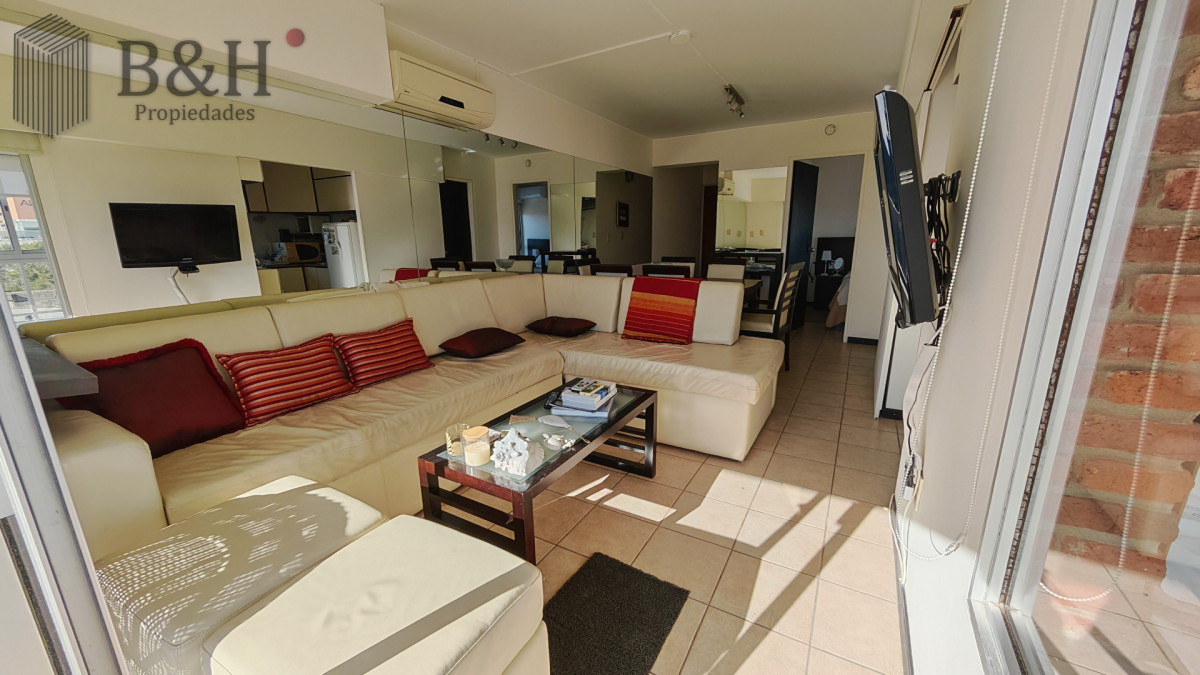 Apartamento ID.5881 - Apartamento en venta de 1 dormitorio y medio en Punta del este buen sol y vista al mar
