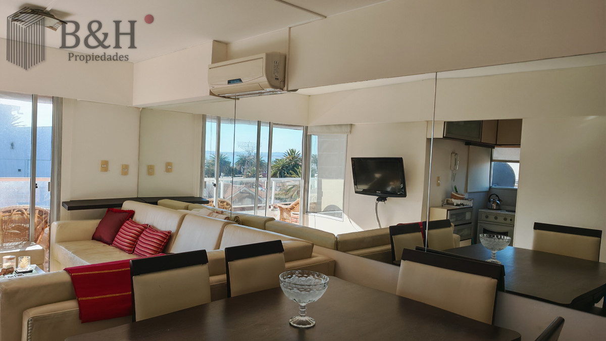 Apartamento ID.5881 - Apartamento en venta de 1 dormitorio y medio en Punta del este buen sol y vista al mar