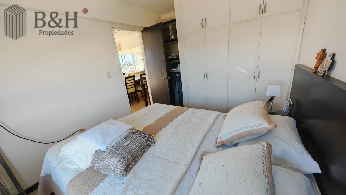 Apartamento ID.5881 - Apartamento en venta de 1 dormitorio y medio en Punta del este buen sol y vista al mar