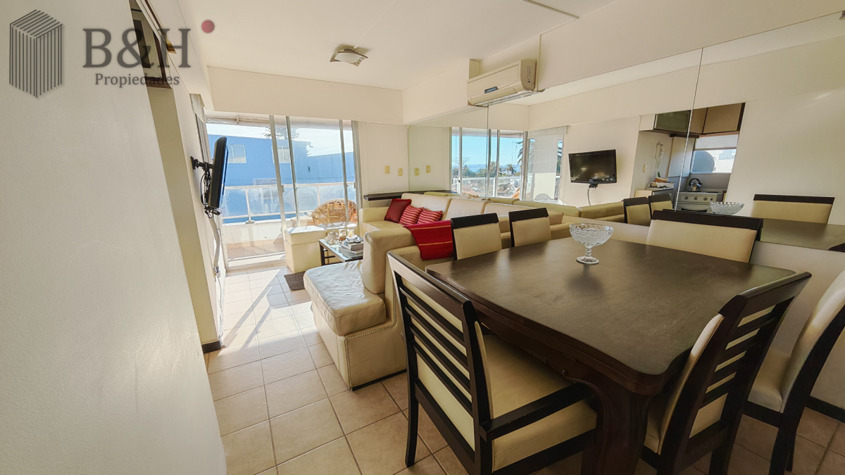 Apartamento ID.5881 - Apartamento en venta de 1 dormitorio y medio en Punta del este buen sol y vista al mar