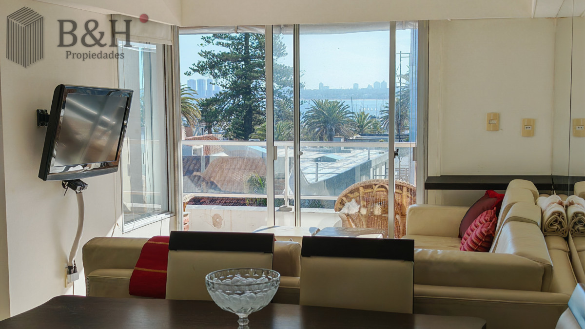 Apartamento ID.5881 - Apartamento en venta de 1 dormitorio y medio en Punta del este buen sol y vista al mar
