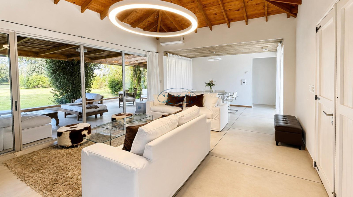 Casa ID.55 - Casa en venta de 4 dormitorios Punta del Este