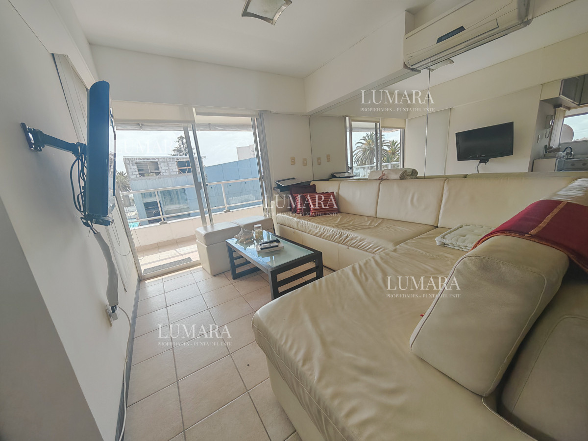 Apartamento ID.2561 - Apartamento en venta de 1 dormitorio y medio en Punta del este buen sol y vista al mar