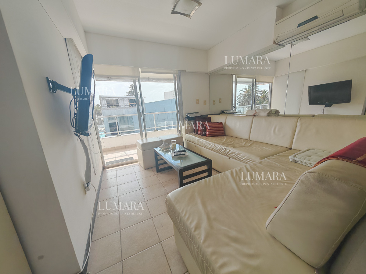 Apartamento ID.2561 - Apartamento en venta de 1 dormitorio y medio en Punta del este buen sol y vista al mar