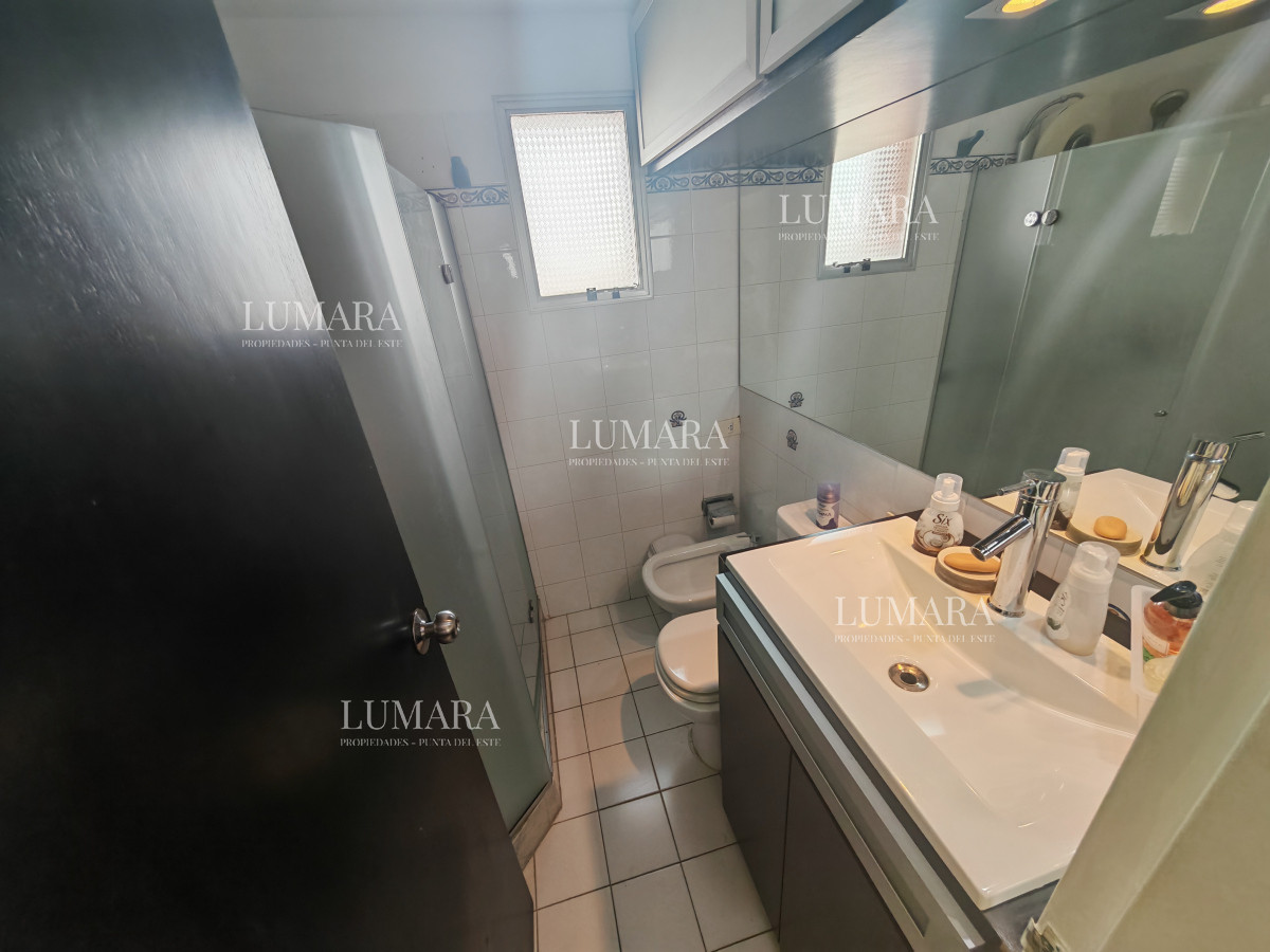 Apartamento ID.2561 - Apartamento en venta de 1 dormitorio y medio en Punta del este buen sol y vista al mar