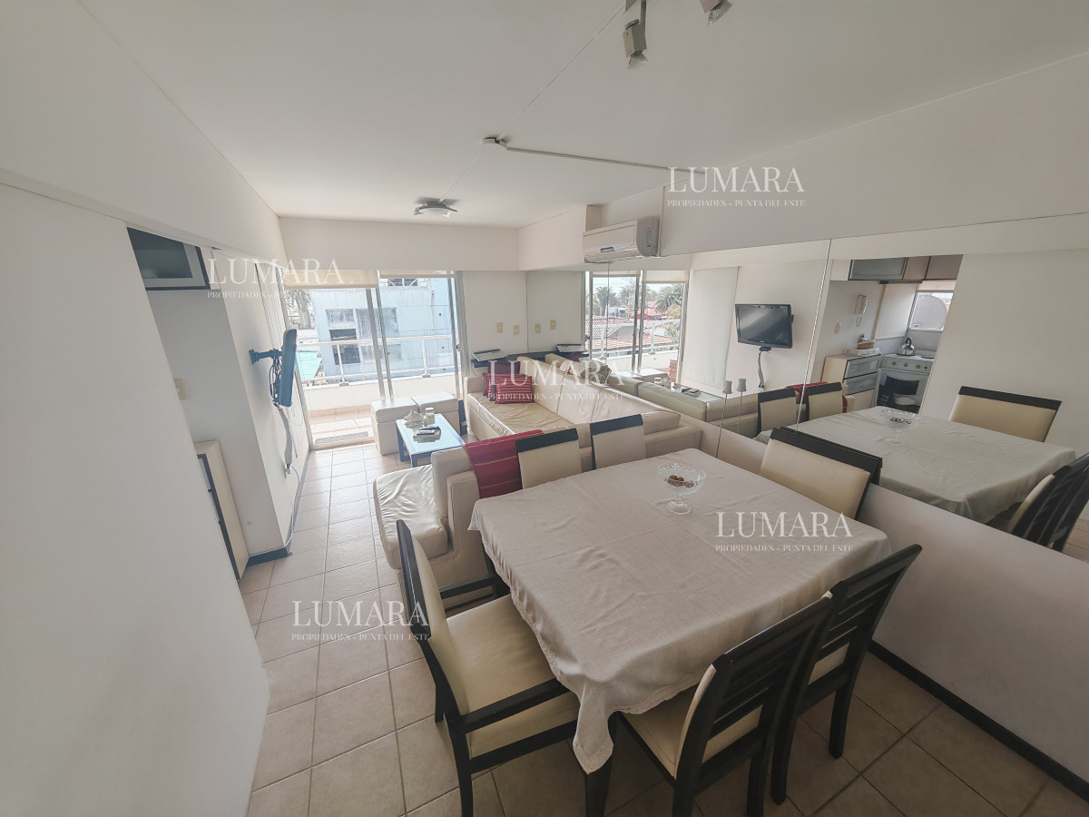 Apartamento ID.2561 - Apartamento en venta de 1 dormitorio y medio en Punta del este buen sol y vista al mar
