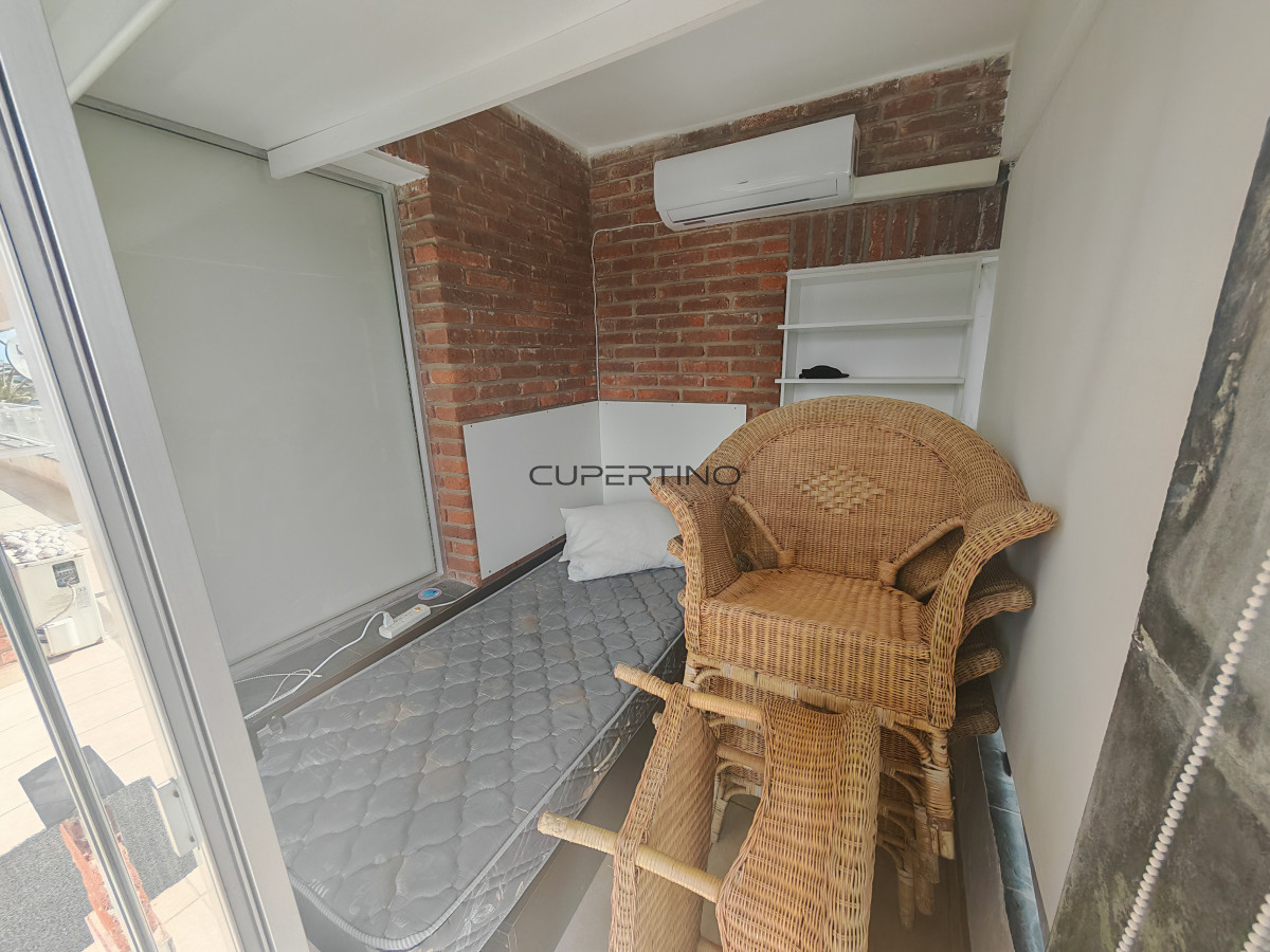 Apartamento ID.775 - Apartamento en venta de 1 dormitorio y medio en Punta del este buen sol y vista al mar