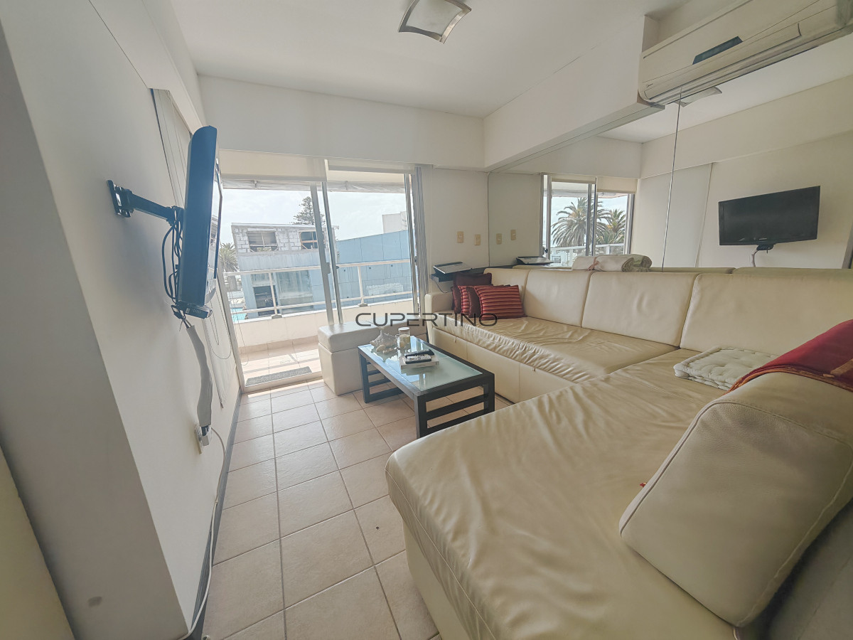 Apartamento ID.775 - Apartamento en venta de 1 dormitorio y medio en Punta del este buen sol y vista al mar