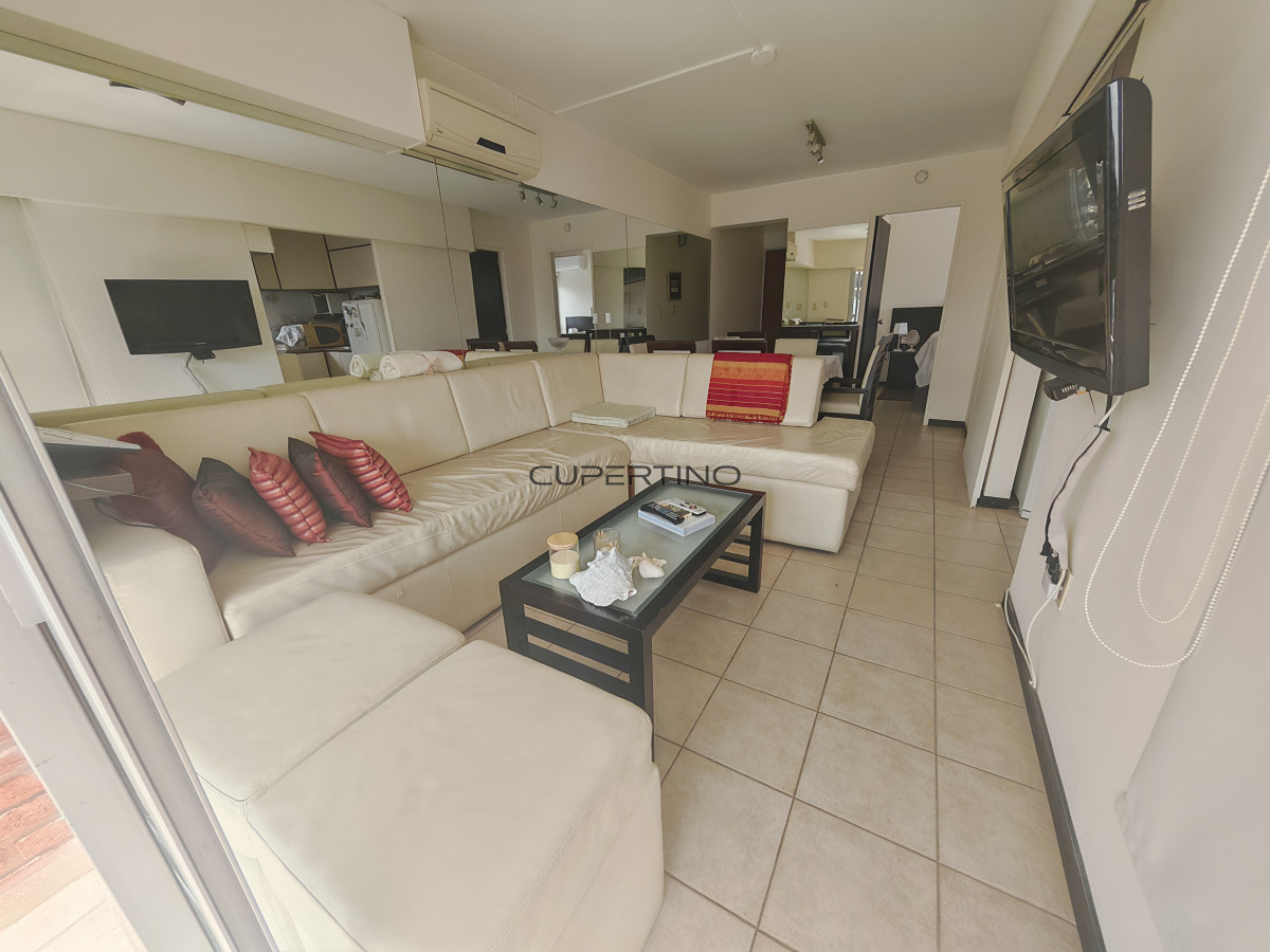 Apartamento ID.775 - Apartamento en venta de 1 dormitorio y medio en Punta del este buen sol y vista al mar