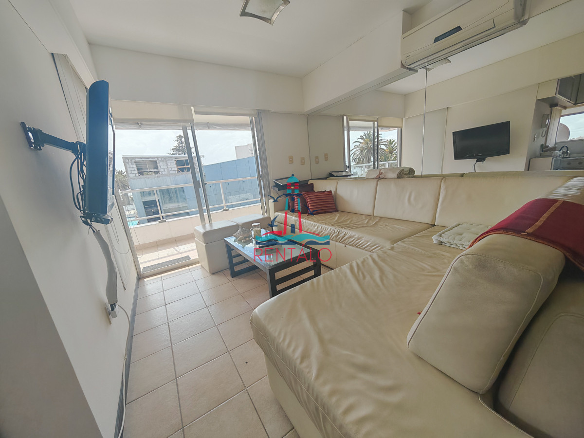 Apartamento ID.541 - Apartamento en venta de 1 dormitorio y medio en Punta del este buen sol y vista al mar