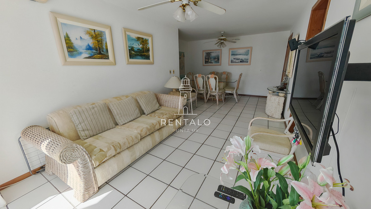 Apartamento ID.892 - Apartamento en venta de 2 dormitorios en punta del este con vista al mar 