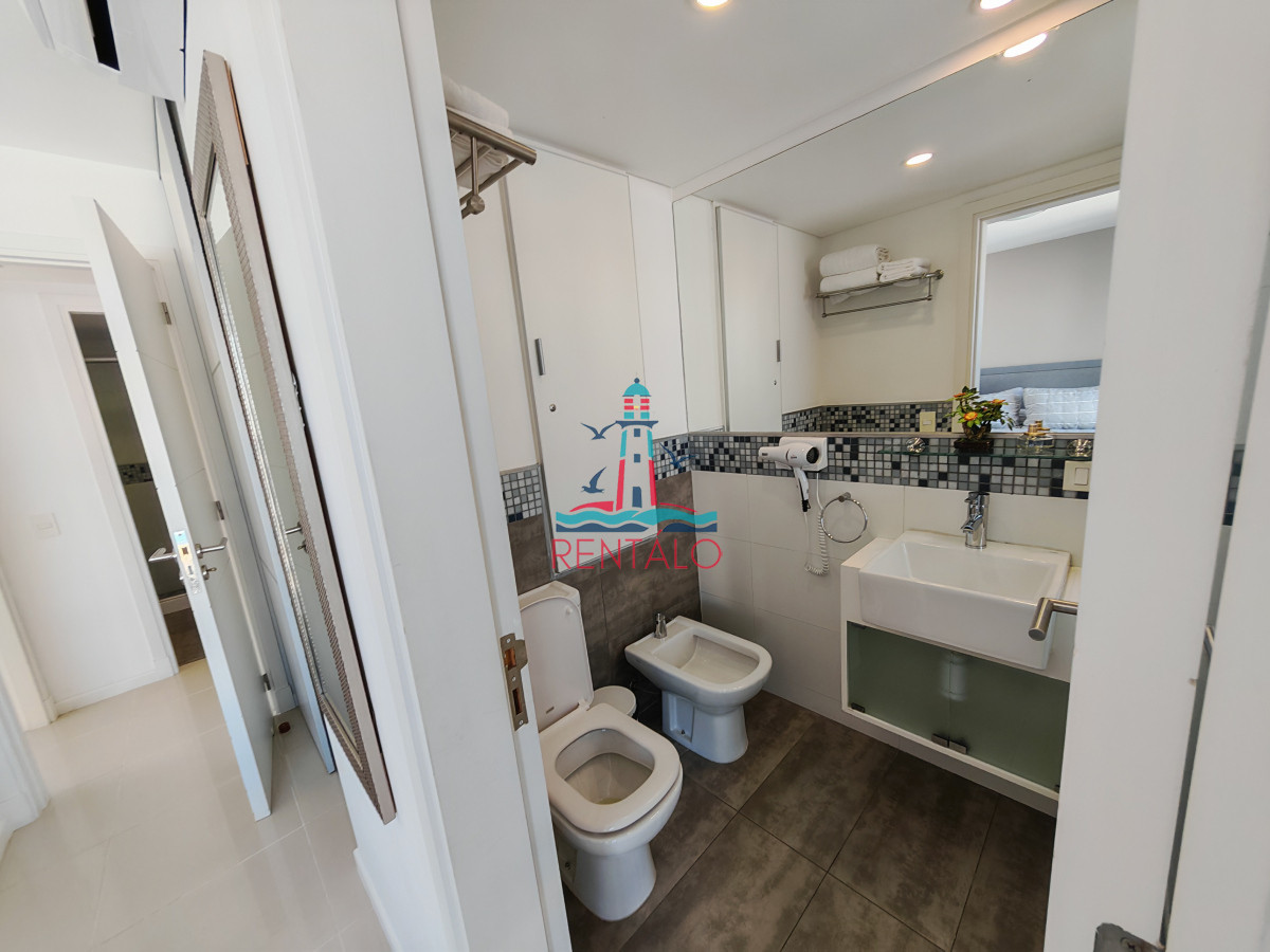 Apartamento ID.403 - Apartamento en venta en Punta del Este de 2 dormitorios y medio y dos baños oportunidad en punta del este 