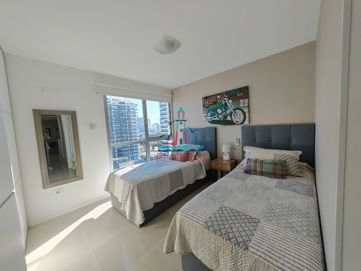 Apartamento ID.403 - Apartamento en venta en Punta del Este de 2 dormitorios y medio y dos baños oportunidad en punta del este 