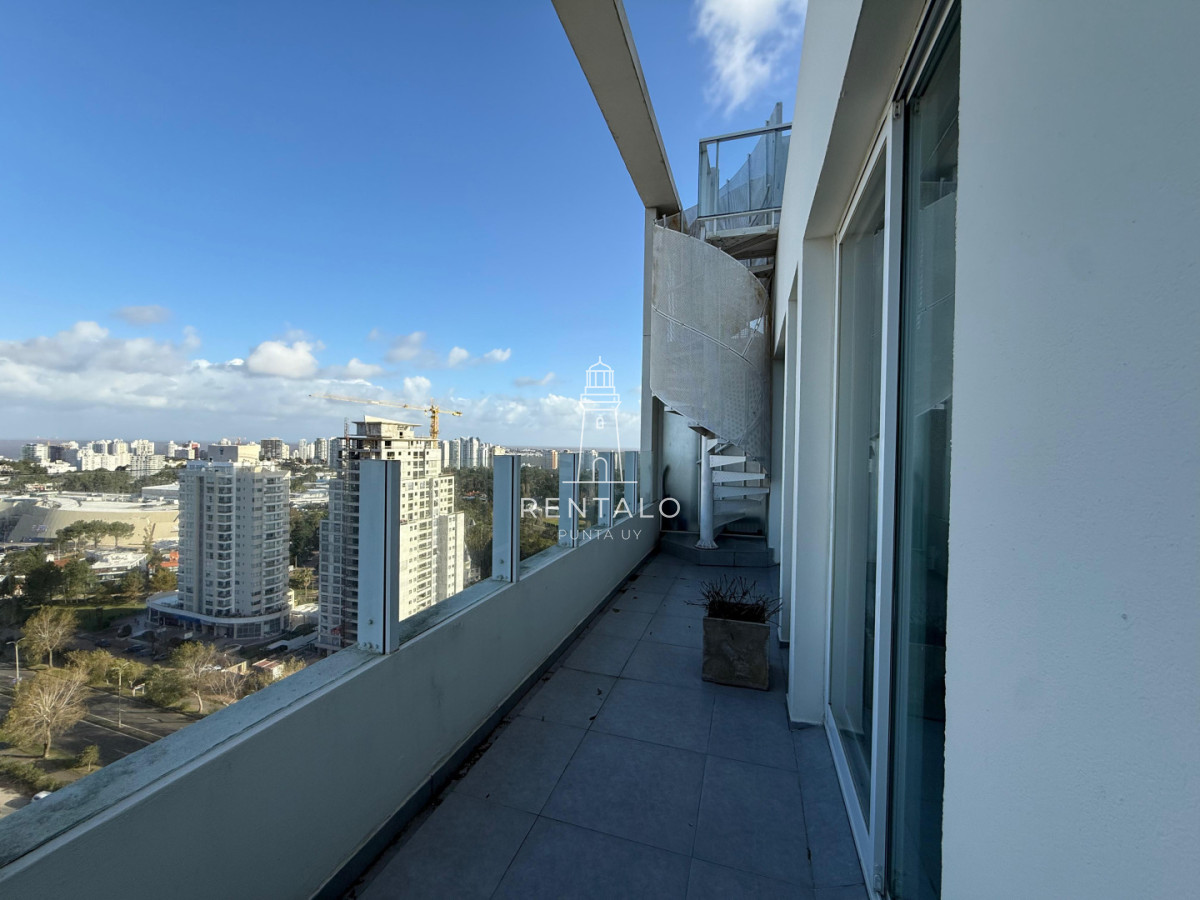 Apartamento ID.1012 - Penthouse en venta de 3 dormitorios en Punta del este oportunidad