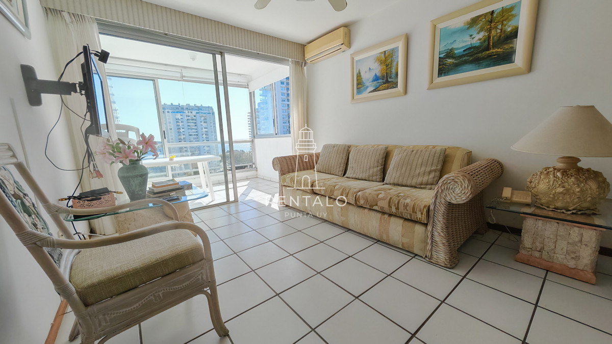 Apartamento ID.892 - Apartamento en venta de 2 dormitorios en punta del este con vista al mar 