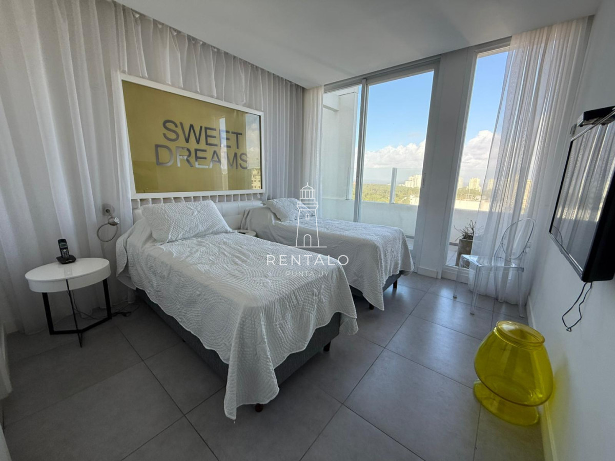 Apartamento ID.1012 - Penthouse en venta de 3 dormitorios en Punta del este oportunidad