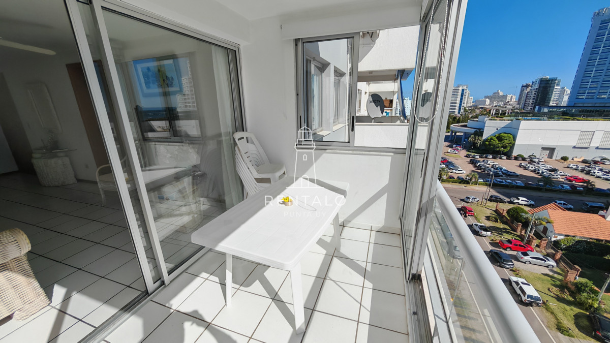 Apartamento ID.892 - Apartamento en venta de 2 dormitorios en punta del este con vista al mar 