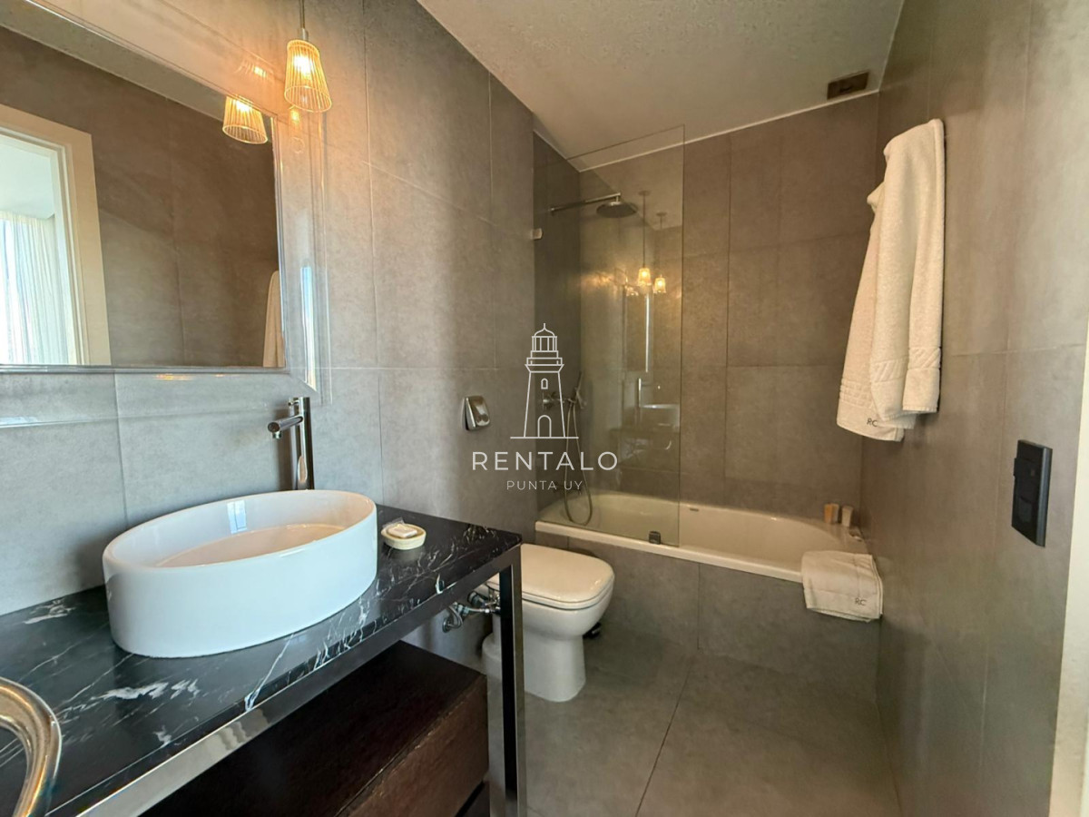 Apartamento ID.1012 - Penthouse en venta de 3 dormitorios en Punta del este oportunidad