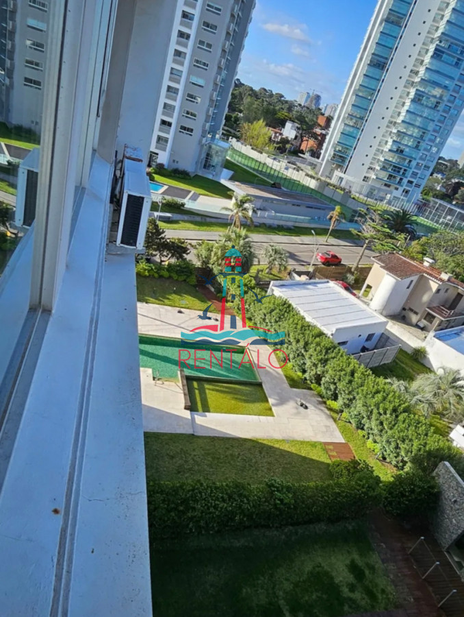 Apartamento ID.810 - En venta apartamento de 2 dormitorios en Punta del este con parrillero y vista al mar