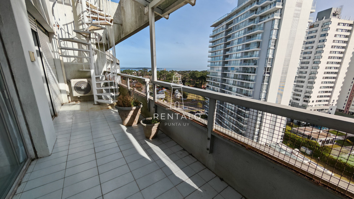 Apartamento ID.1095 - Apartamento penthouse en venta de 2 dormitorios 3 baños en Punta del este oportunidad