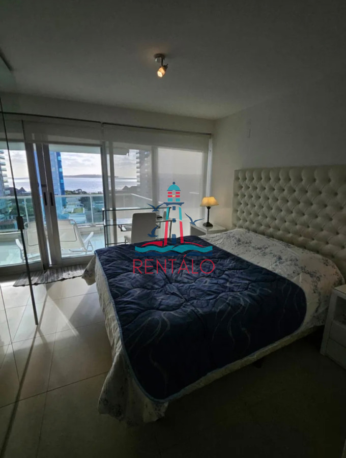 Apartamento ID.810 - En venta apartamento de 2 dormitorios en Punta del este con parrillero y vista al mar