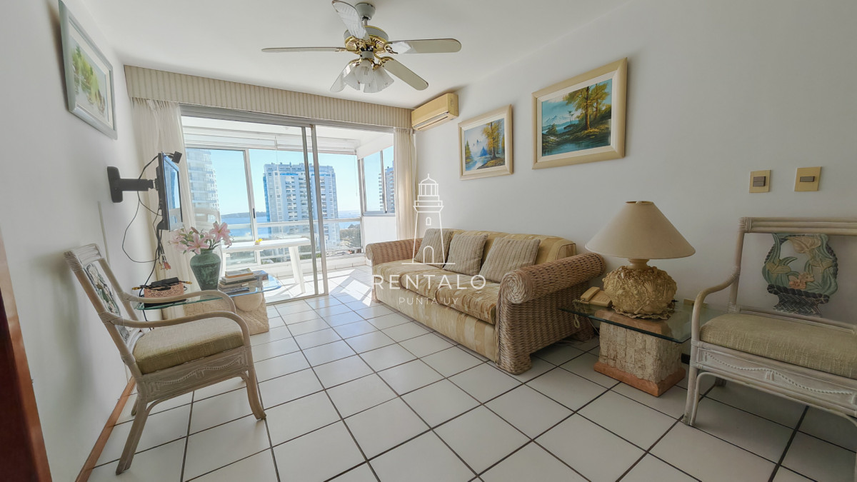 Apartamento ID.892 - Apartamento en venta de 2 dormitorios en punta del este con vista al mar 