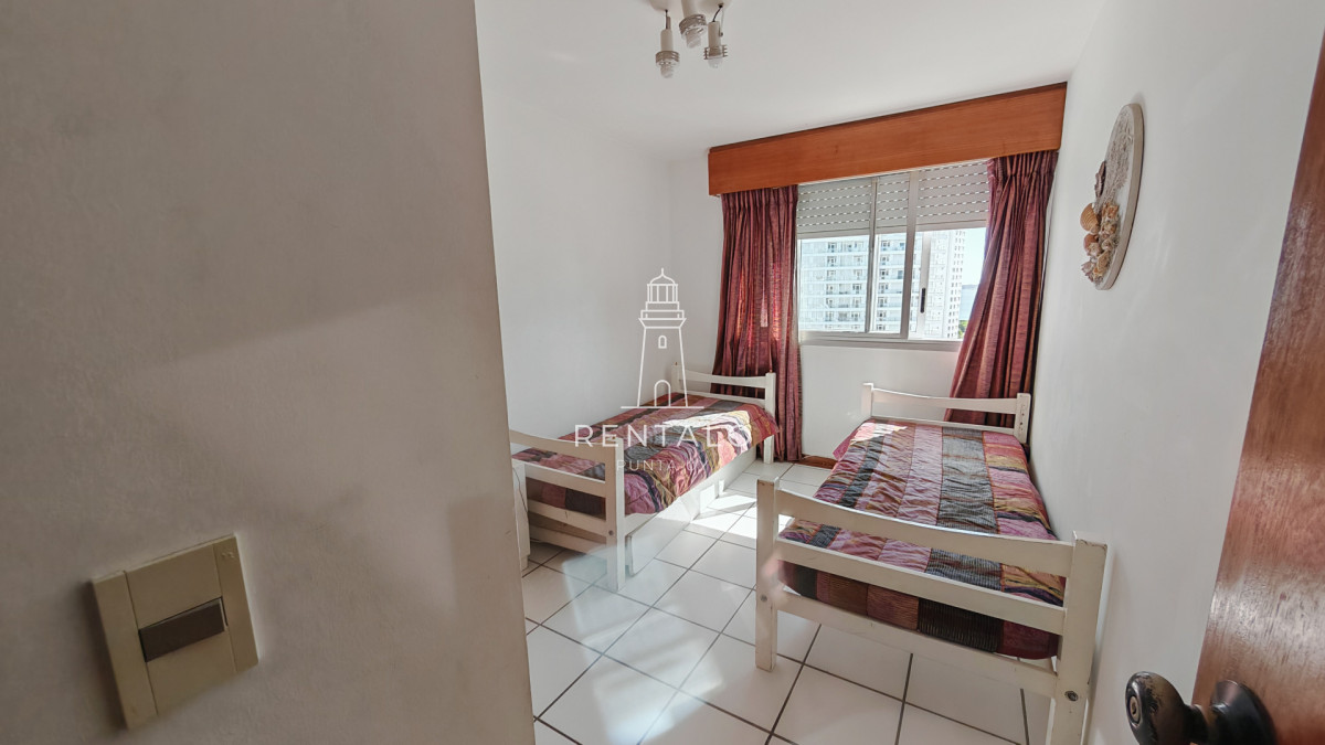 Apartamento ID.892 - Apartamento en venta de 2 dormitorios en punta del este con vista al mar 