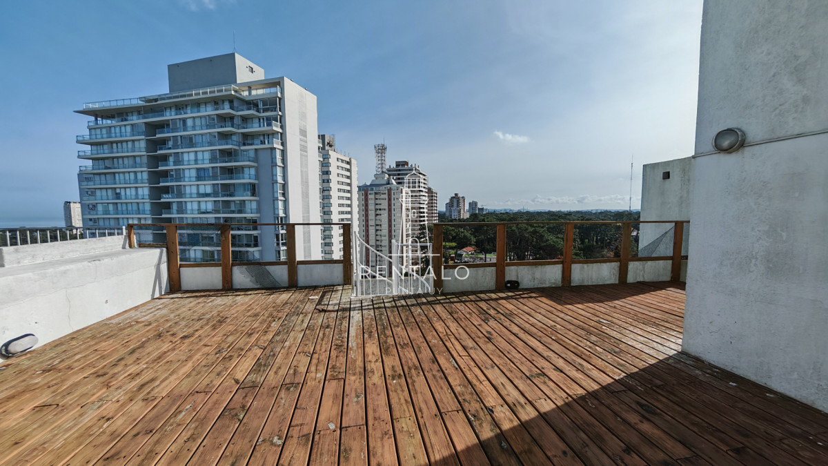 Apartamento ID.1095 - Apartamento penthouse en venta de 2 dormitorios 3 baños en Punta del este oportunidad