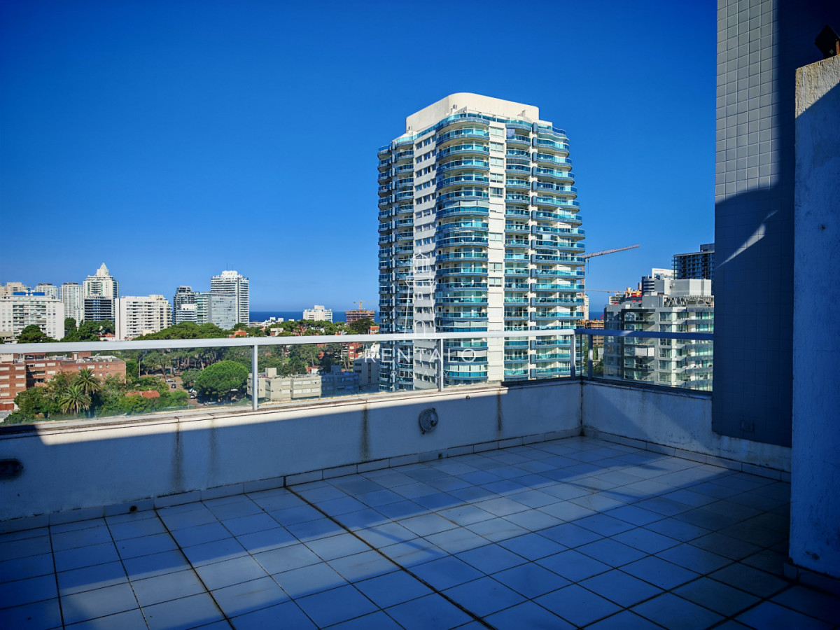 Apartamento ID.863 - En venta apartamento penthouse 3 dormitorios en Punta del este playa mansa parada 5 