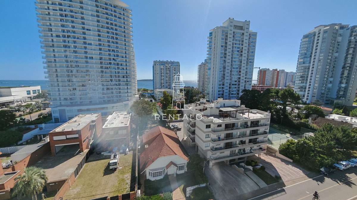 Apartamento ID.892 - Apartamento en venta de 2 dormitorios en punta del este con vista al mar 