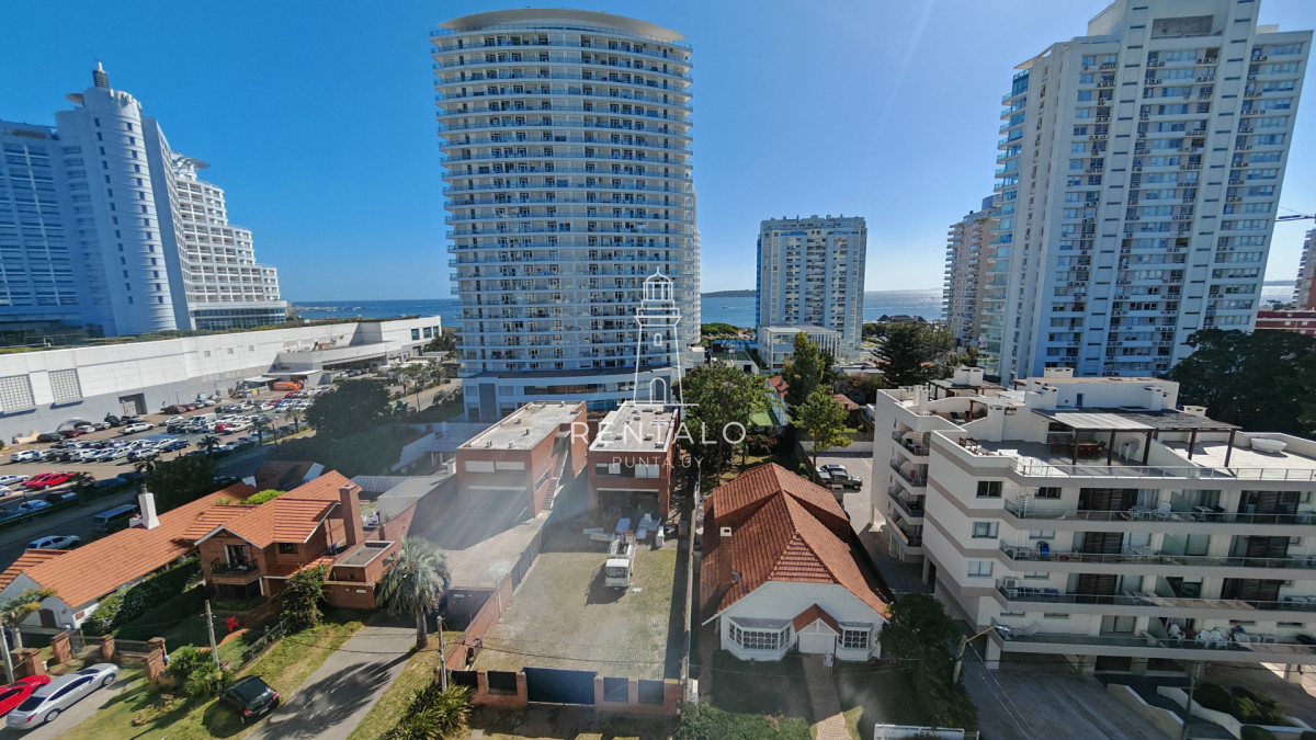 Apartamento ID.892 - Apartamento en venta de 2 dormitorios en punta del este con vista al mar 