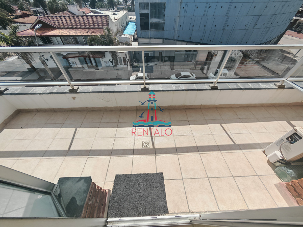 Apartamento ID.541 - Apartamento en venta de 1 dormitorio y medio en Punta del este buen sol y vista al mar