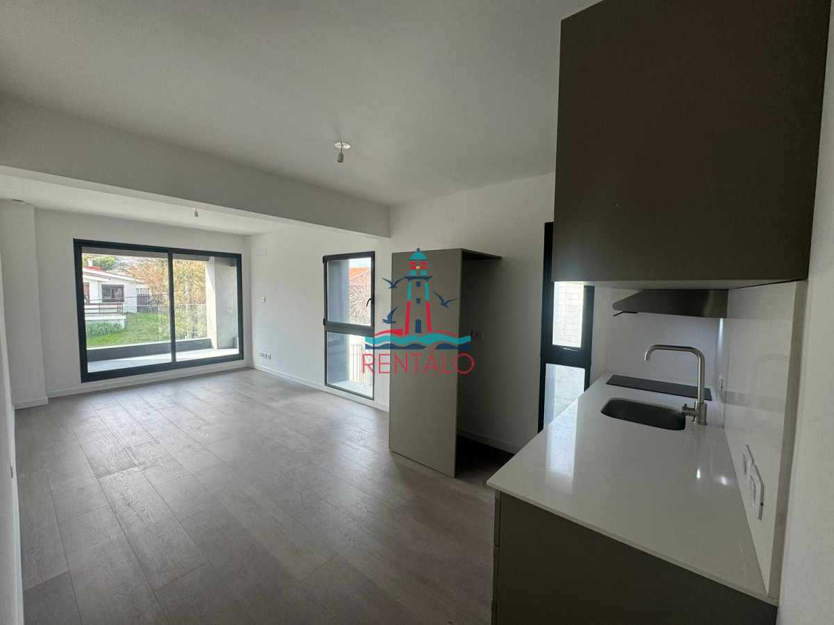 Apartamento ID.533 - Alquiler anual de 2 dormitorios en Punta del este