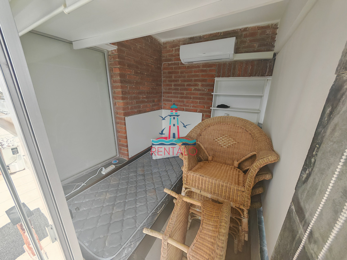 Apartamento ID.541 - Apartamento en venta de 1 dormitorio y medio en Punta del este buen sol y vista al mar